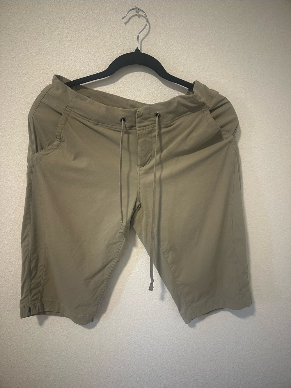 Women’s Columbia OmniShield Tan Khaki Knee Length Drawstring Performance Shorts
